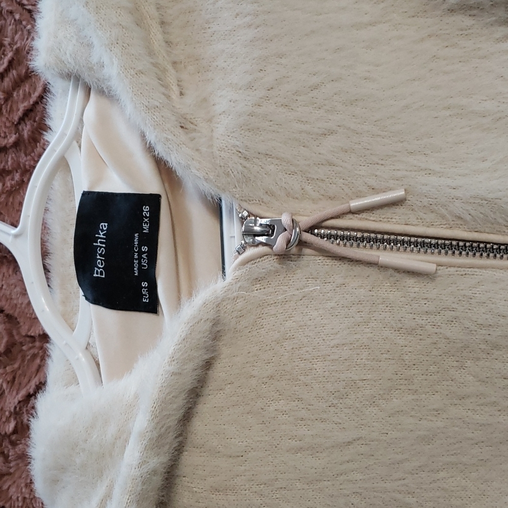 Sweater - Picture 4 of 4